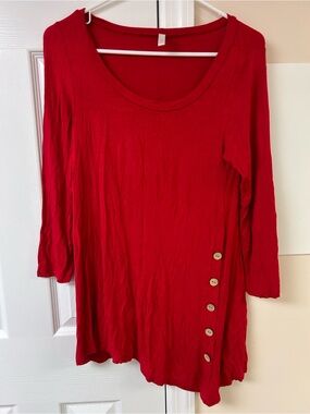 LSL red asymmetrical side-button tunic top